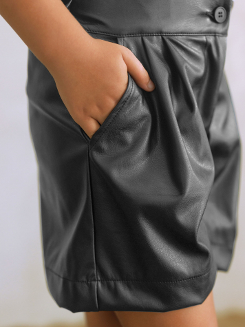  Imitation leather shorts (7-12 years) ( Negru 12 ani / 152 cm)