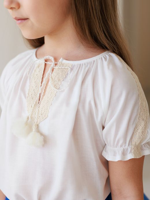  Блузка с украшением (3-8 лет)