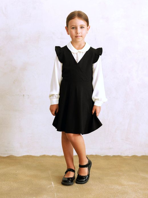  Dungaree dress (7-10 years)